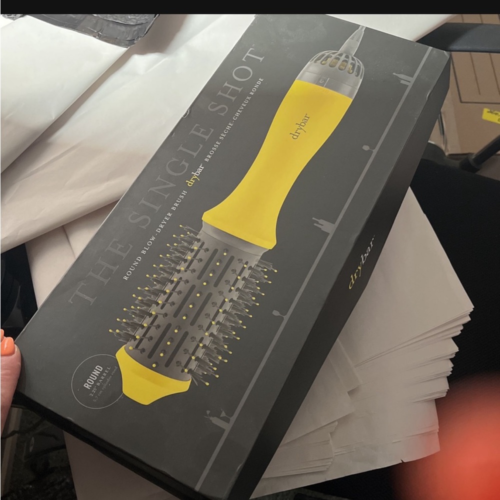DRYBAR 3.25 round blow dryer brush
